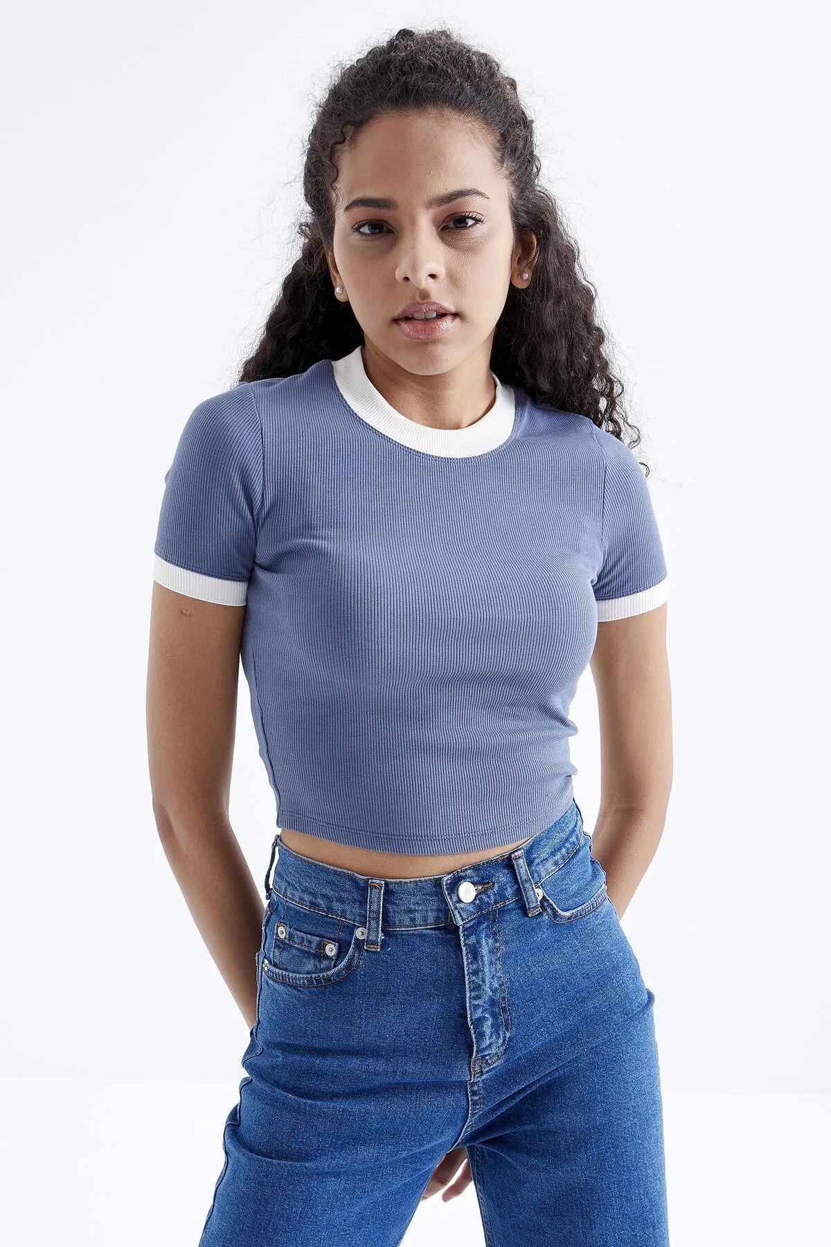 basic kol detayli o yaka kadin crop top t-shirt - 97200