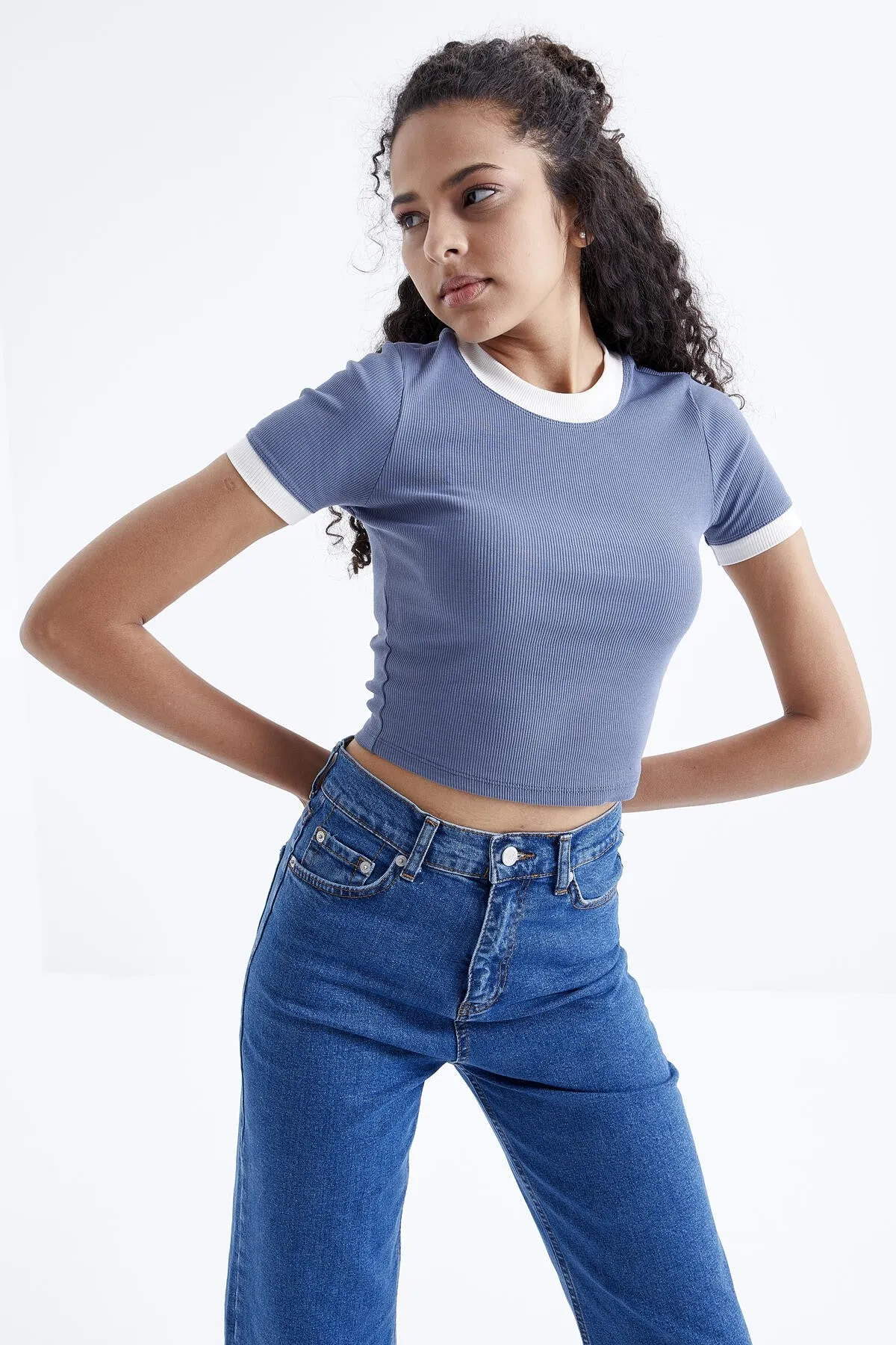 basic kol detayli o yaka kadin crop top t-shirt - 97200