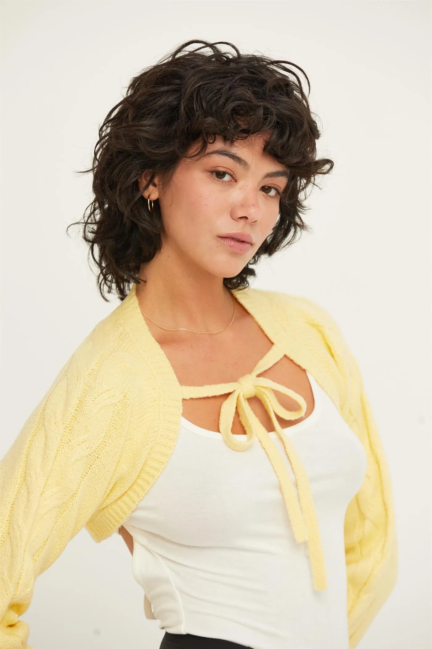 DZ24F560-Cable-knit Tie-front Shrug